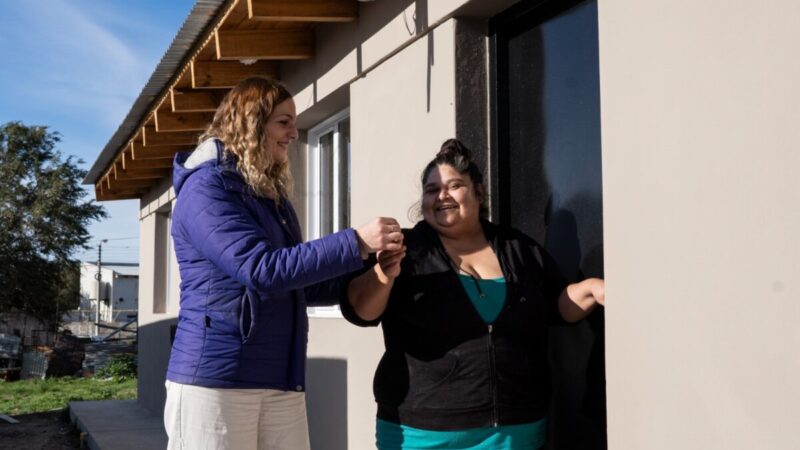 El Municipio entregó vivienda social a familia del barrio Restinga Alí