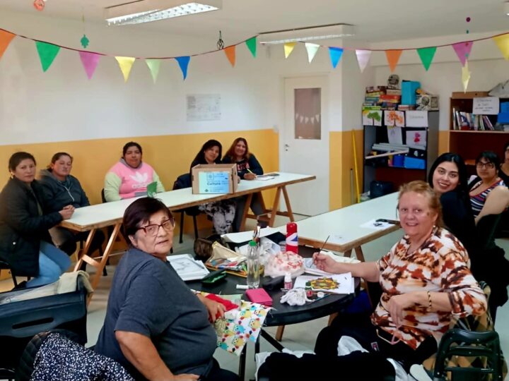 El CPB Don Bosco impulsa un taller de costura sustentable para mujeres de zona norte
