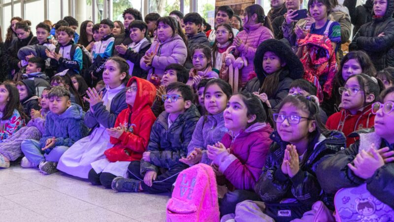 Niños y niñas que asisten a los CPB participan de las actividades de la Feria del Libro