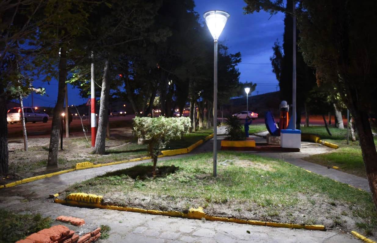 El Municipio realizó trabajos de reacondicionamiento en la plaza de ingreso a barrio Castelli