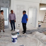 Linares recorrió la obra de los consultorios del Centro de Jubilados y Pensionados del petróleo