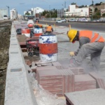 Firme avance de la obra del Paseo Costero en Ducós de cara al verano