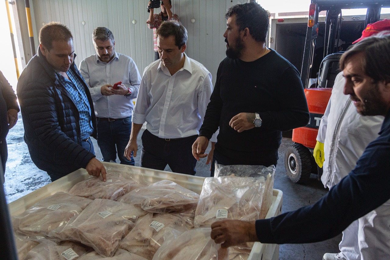 La Municipalidad recibió 4 mil kilos de merluza para entregar a familias de la ciudad