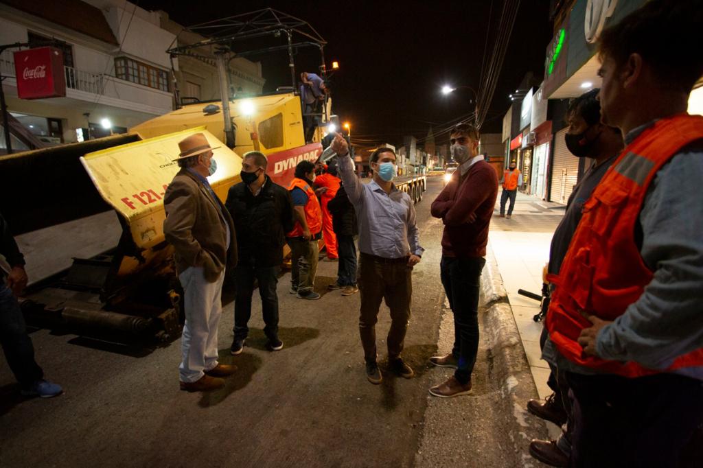 El intendente Luque recorrió la obra que renueva la trama vial de la calle San Martín