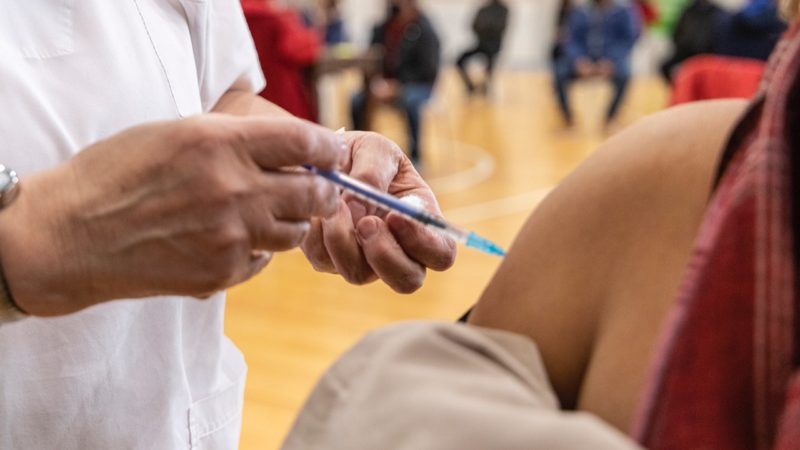 Estudiantes  podrán vacunarse a partir del martes contra el covid-19