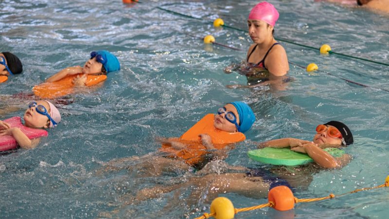 El Municipio fortalece las políticas de inclusión social con el programa de Natación Barrial