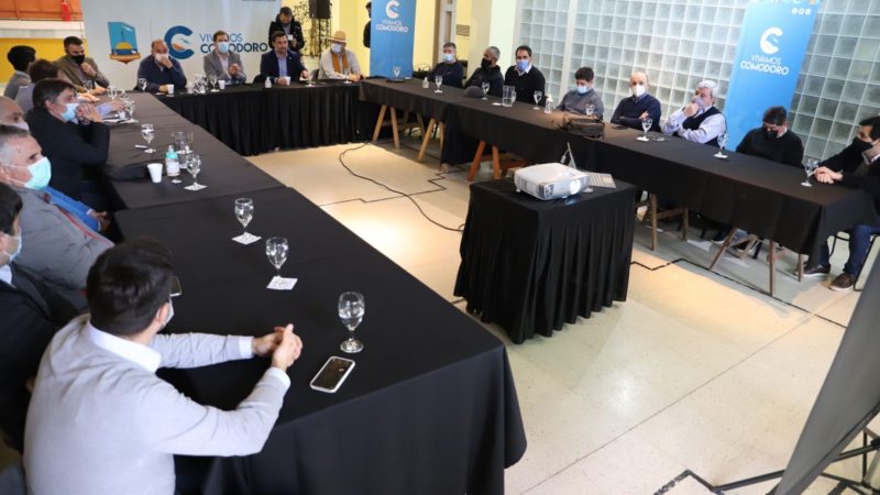 Luque presidió la cumbre de las pymes petroleras para analizar junto a Darío Martínez la actividad de la región