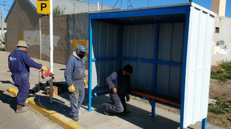 La Municipalidad comenzó con la instalación de 155 garitas correspondientes al programa nacional Municipios de Pie