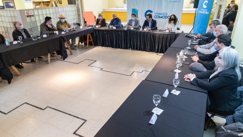 Luque convocó a los intendentes para plantear la situación energética de los municipios de la provincia