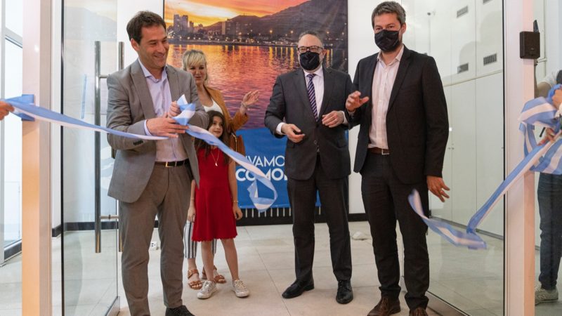 Luque inauguró la primera casa de Comodoro en Buenos Aires