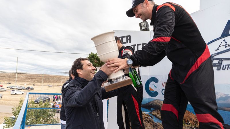 El intendente acompañó a la familia del automovilismo en el Gran Premio Día del Petróleo