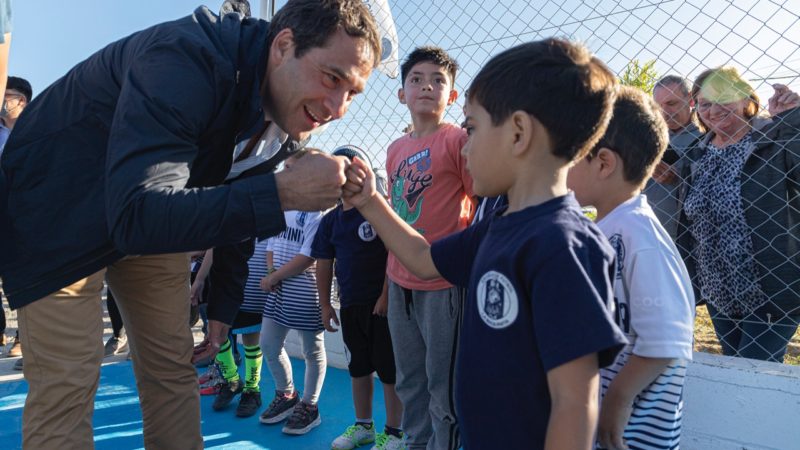 El intendente inauguró el playón y el SUM del club Ferrocarril del Estado