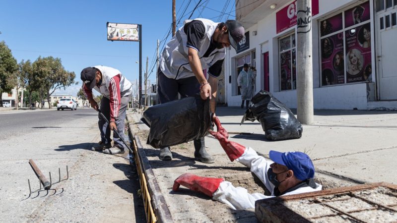 El Municipio refuerza la limpieza de pluviales ante la alerta de lluvia