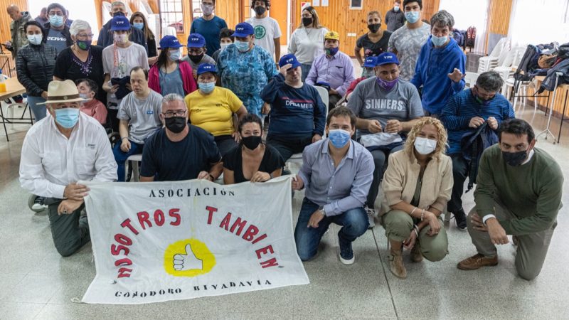 Luque acompañó a «Nosotros también» en el cierre de la colonia de verano