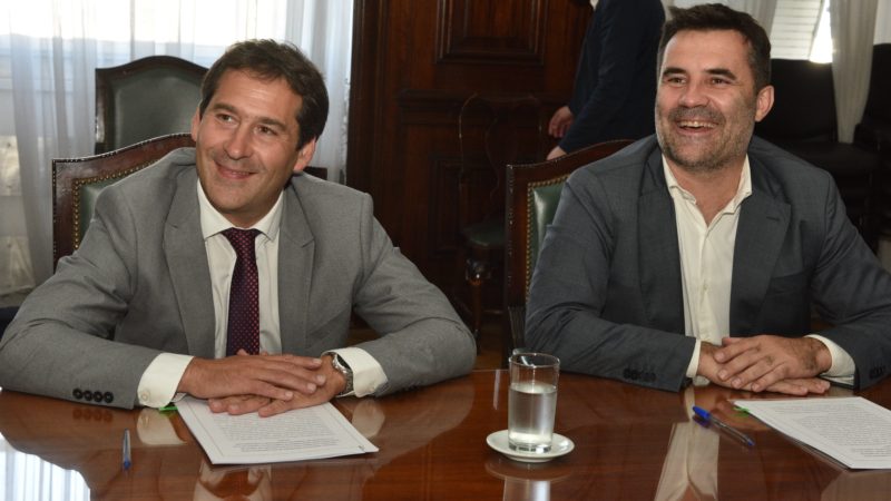 Luque firmó con Nación el comienzo de obras de energía