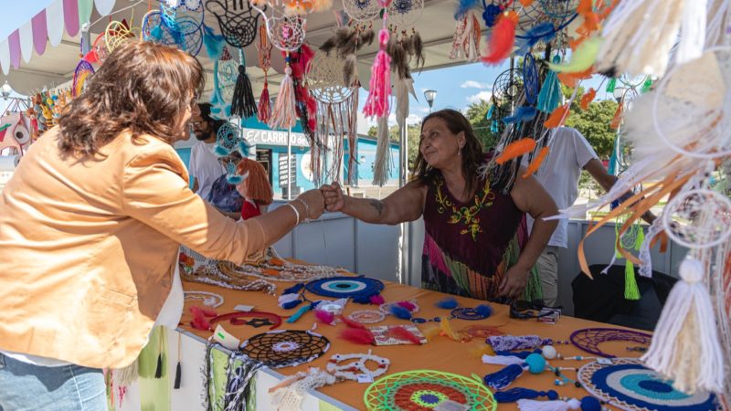 El Municipio abrió un nuevo espacio para artesanos en la Costanera céntrica
