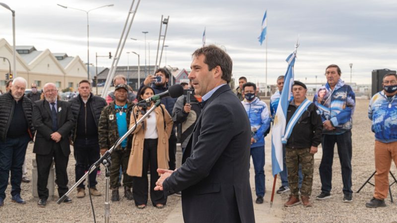 El intendente Luque impuso el nombre “Guardia de las Estrellas” al flamante paseo costero en honor a los héroes de Malvinas