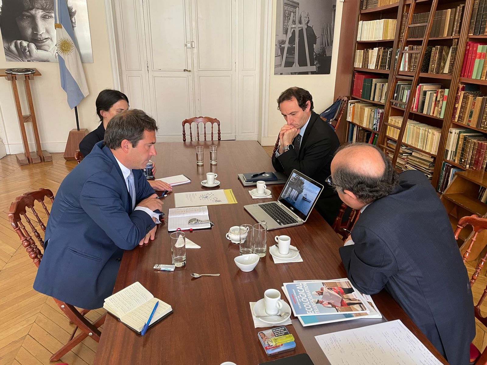 Luque retomó su agenda en Francia con importantes reuniones en París