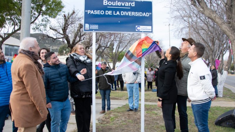 Quedó inaugurado el Paseo de la Diversidad en avenida Rivadavia