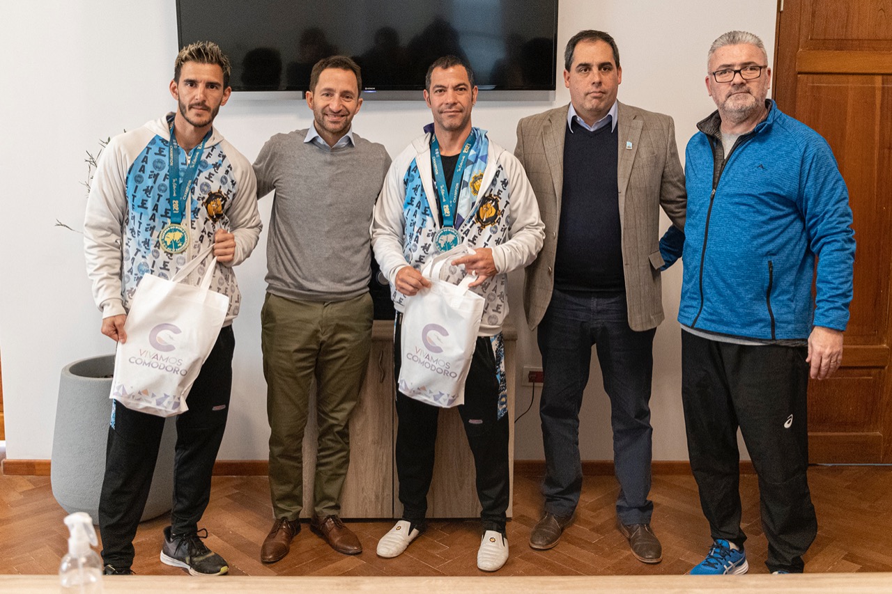 El campeón y el subcampeón mundial de taekwondo visitaron el Municipio