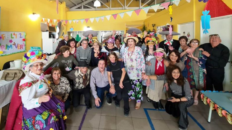 Adultos mayores del CPB Evita celebraron la llegada de la primavera