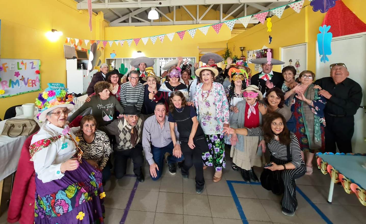 Adultos mayores del CPB Evita celebraron la llegada de la primavera