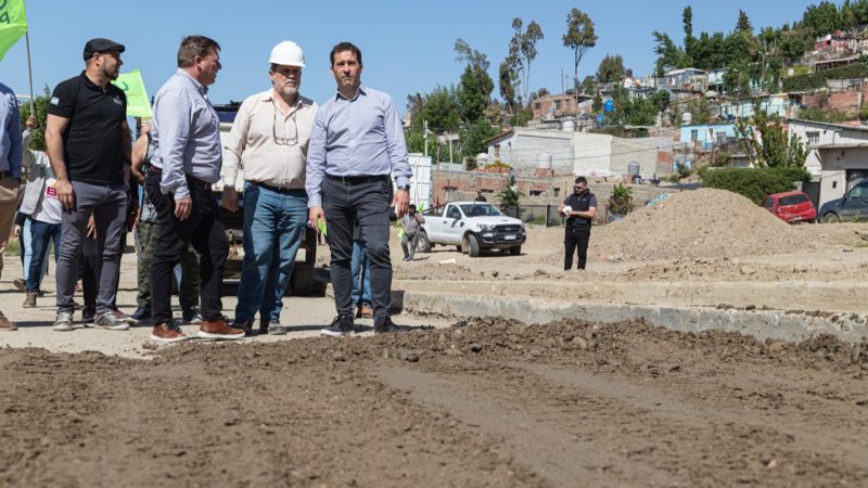Luque recorrió la obra de pavimento en el sector alto del barrio Jorge Newbery