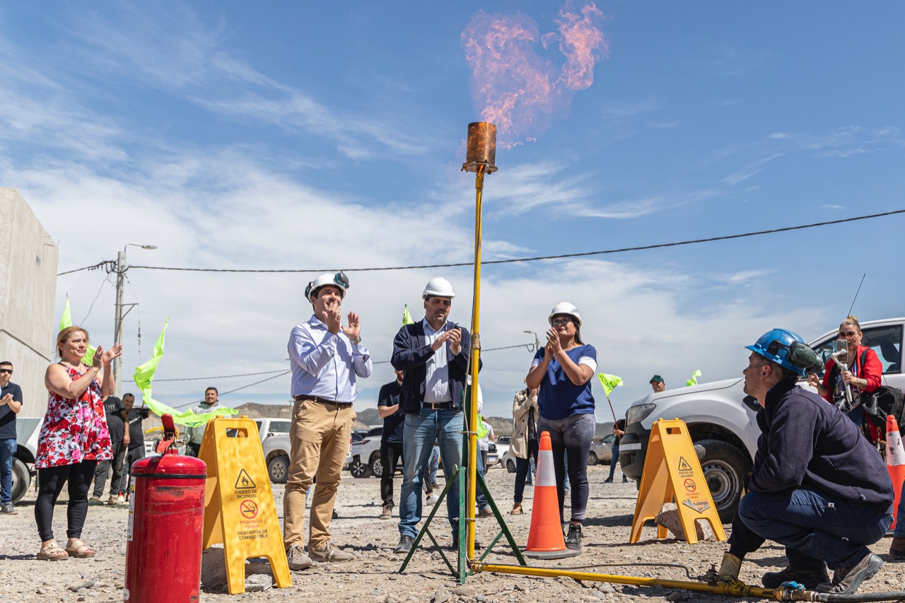 Luque inauguró red de gas para más de 120 familias en René Favaloro