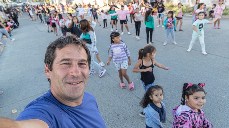 Luque visitó murgas de nuestra ciudad y destacó su importante rol social