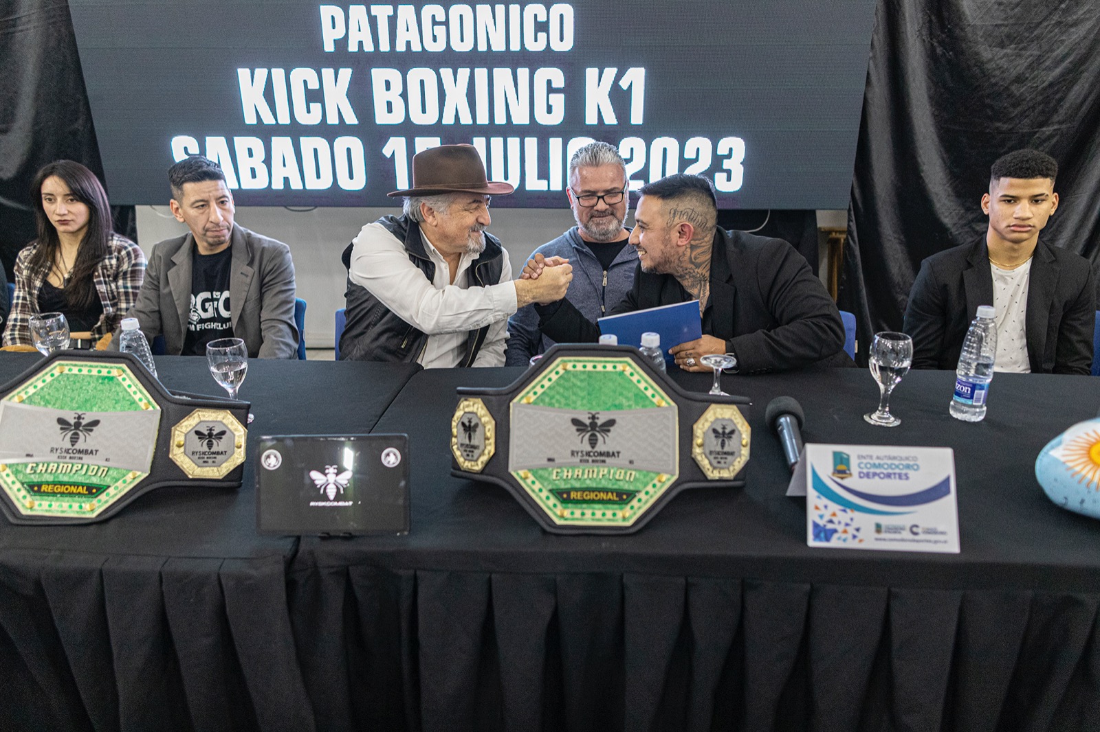 El Municipio firmó convenio por aportes económicos y anunció velada histórica de kick boxing en Comodoro Rivadavia