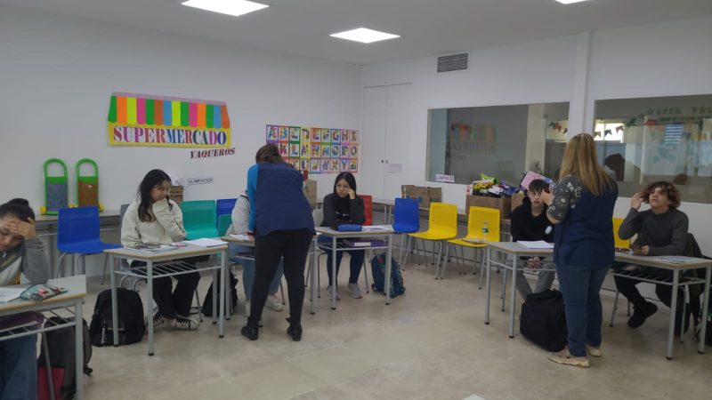 Comenzaron las clases de apoyo de inglés para estudiantes de Nivel Medio