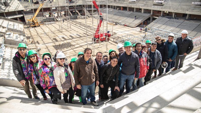 Luque recorrió la obra del Estadio Centenario junto a deportistas y dirigentes