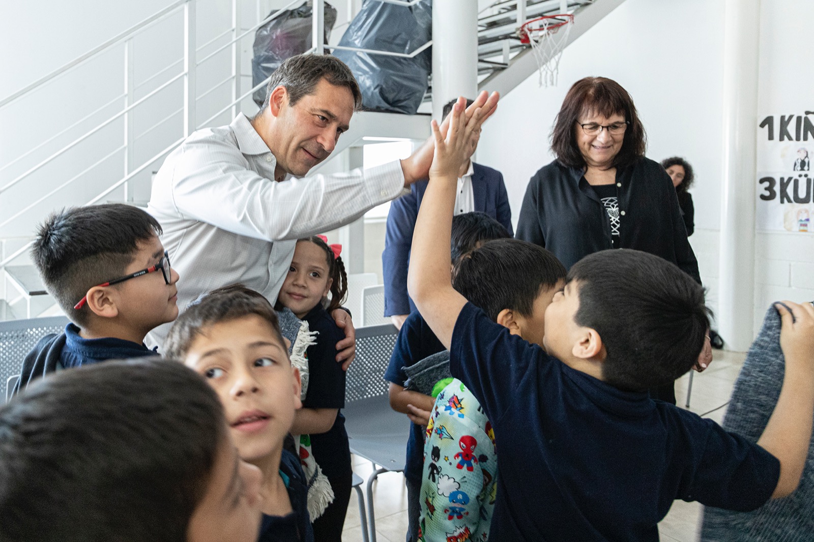 Luque junto a PAE presentaron el programa de Fundación Leer para los niños de la Escuela Municipal