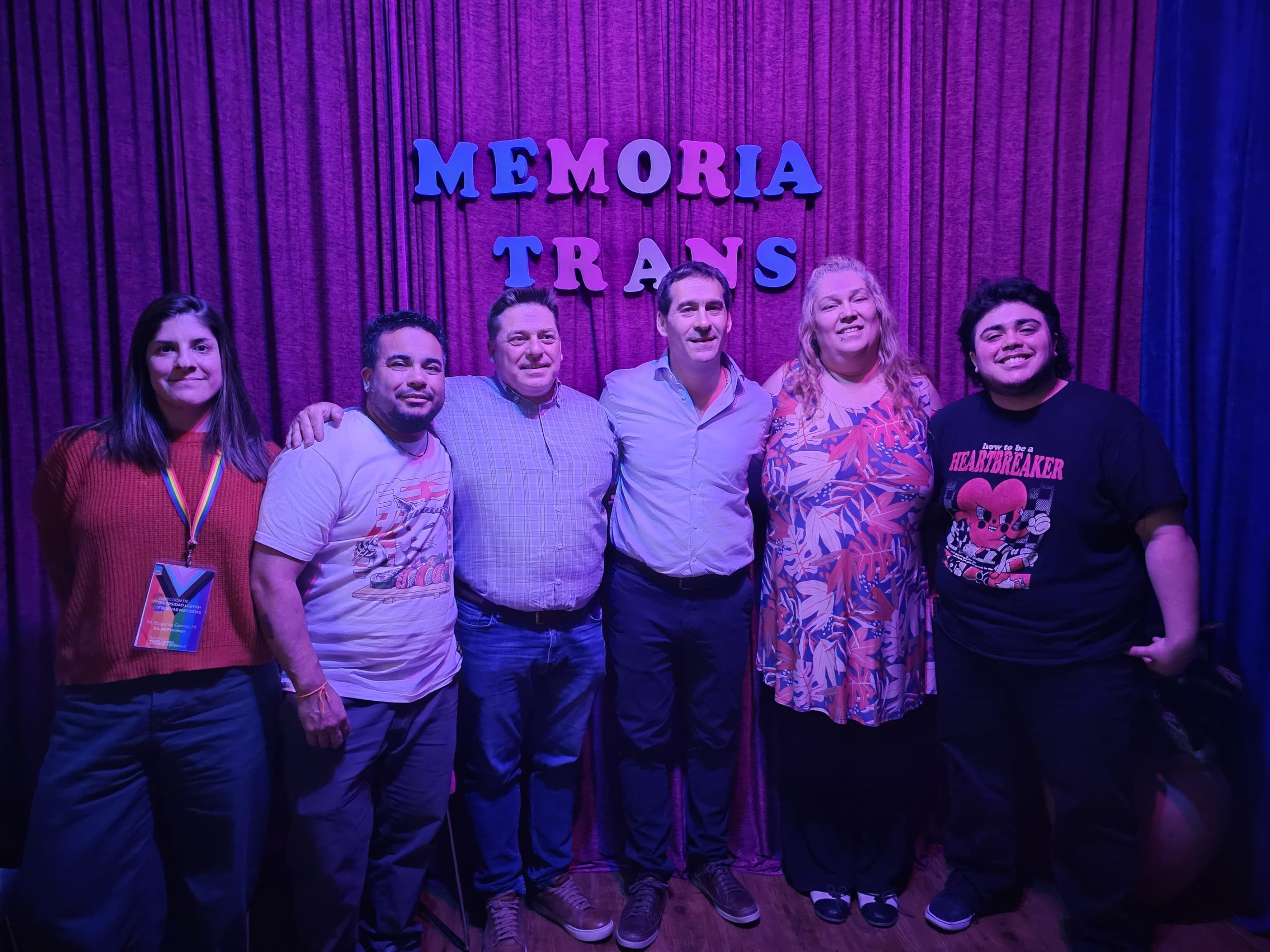 Luque visitó la Muestra del Archivo de la Memoria Trans