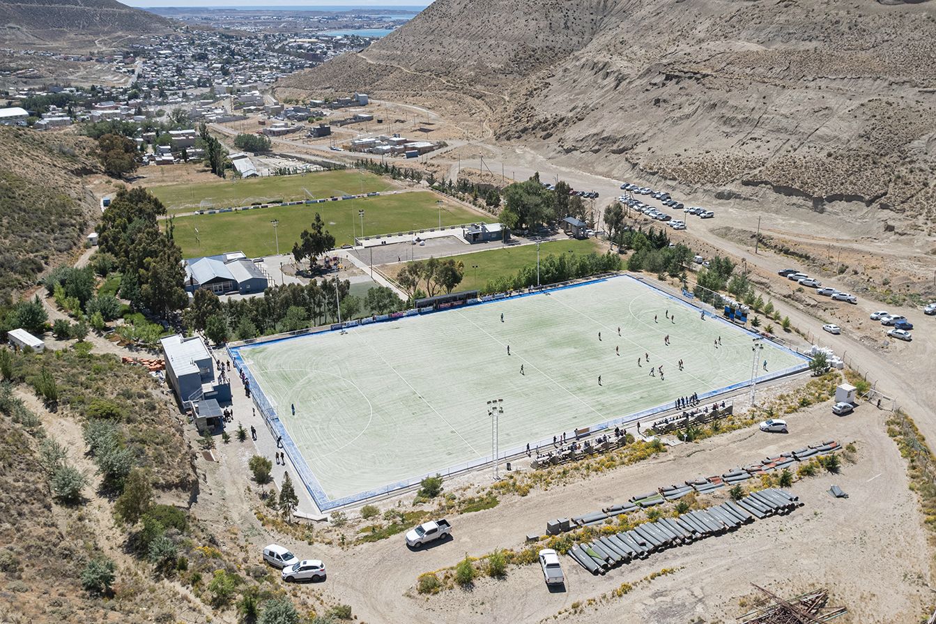 Luque inauguró el nuevo césped sintético de Calafate Rugby Club