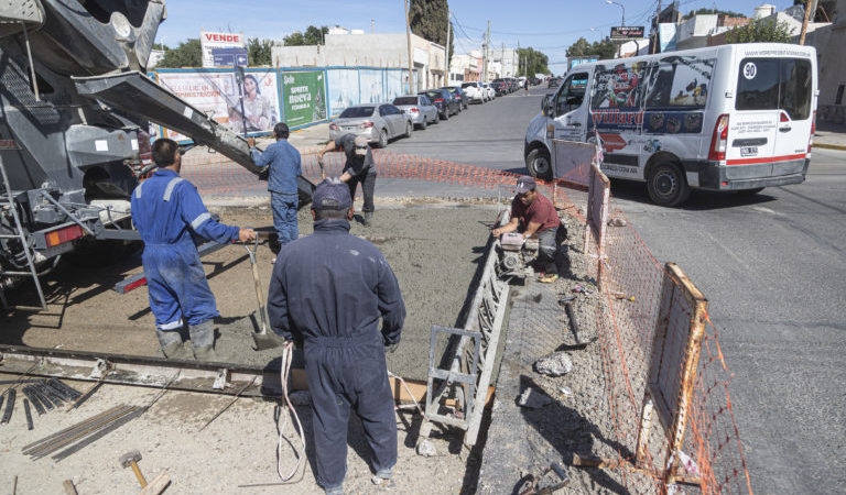 El Municipio refuerza las tareas de mejoramiento de la trama vial en todo el ejido urbano de Comodoro