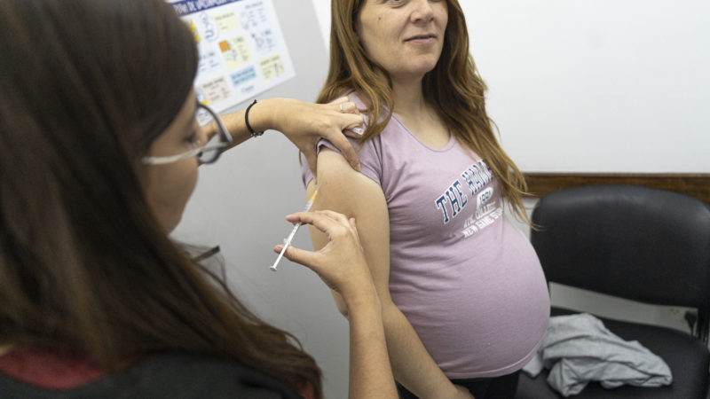 El Municipio realiza una campaña de vacunación para prevenir enfermedades respiratorias graves en bebés de hasta 6 meses