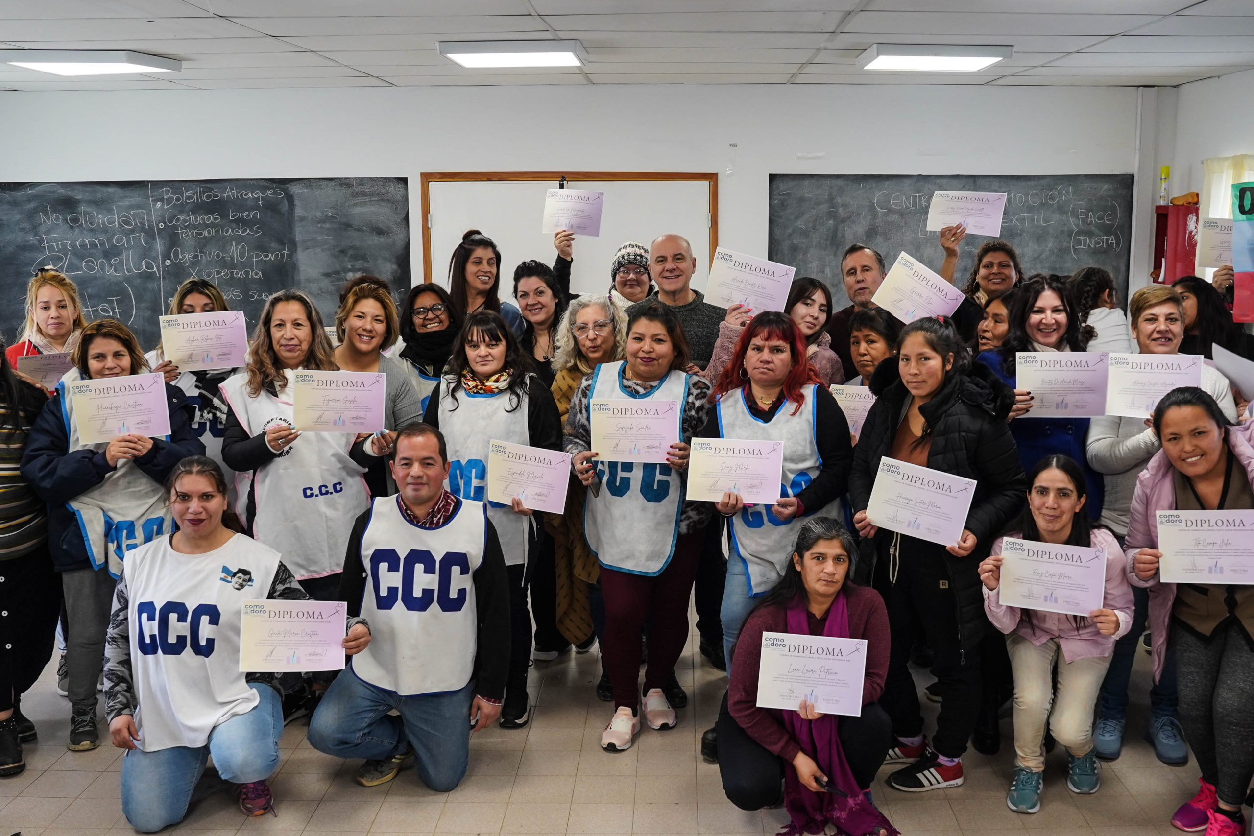 El Municipio capacitó a más de 60 personas de movimientos sociales en costura familiar e industrial