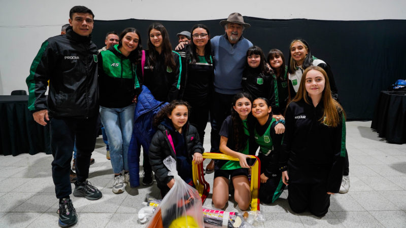 Comodoro Deportes entregó equipamiento a instituciones deportivas