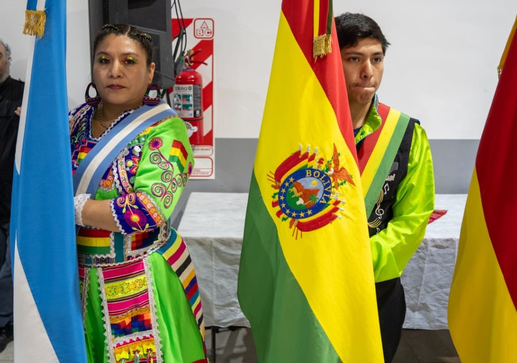 Othar participó del acto por el 199° Aniversario de la Independencia de Bolivia