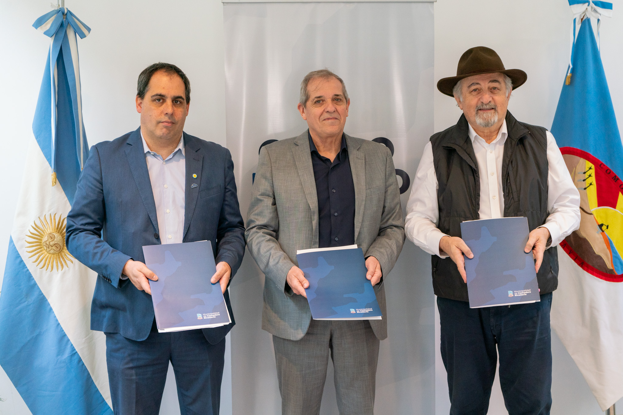 Municipio y Provincia firmaron convenios relacionados con el campo educativo