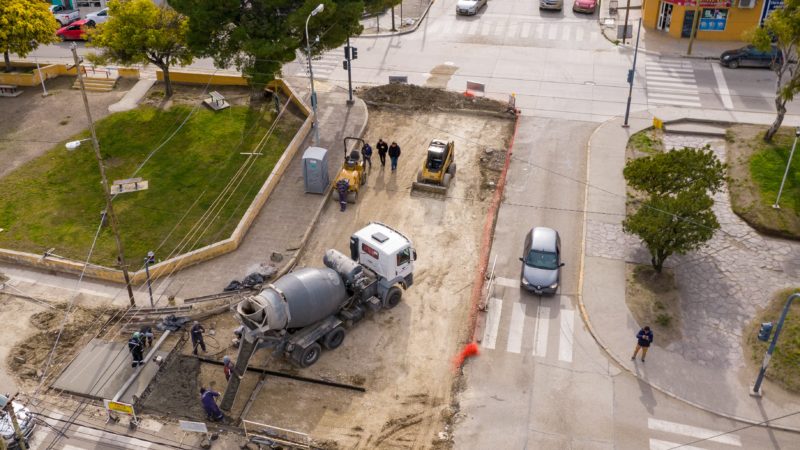 El Municipio avanza con el plan de refacción y manteniendo de calzada en distintos barrios de Comodoro