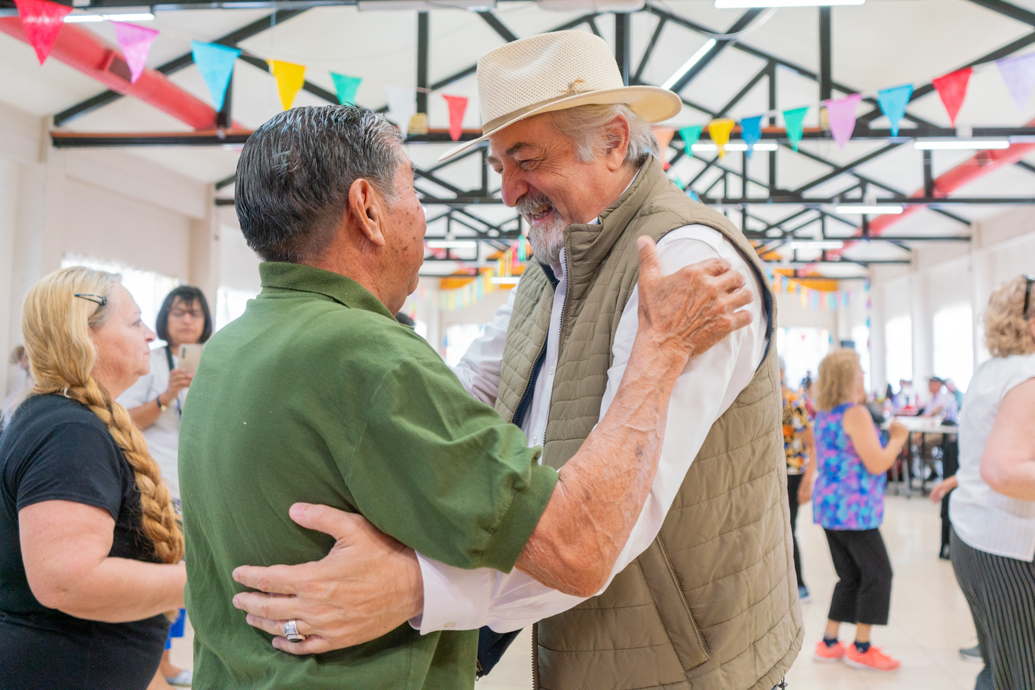 Othar visitó la Colonia de Adultos Mayores en Saavedra
