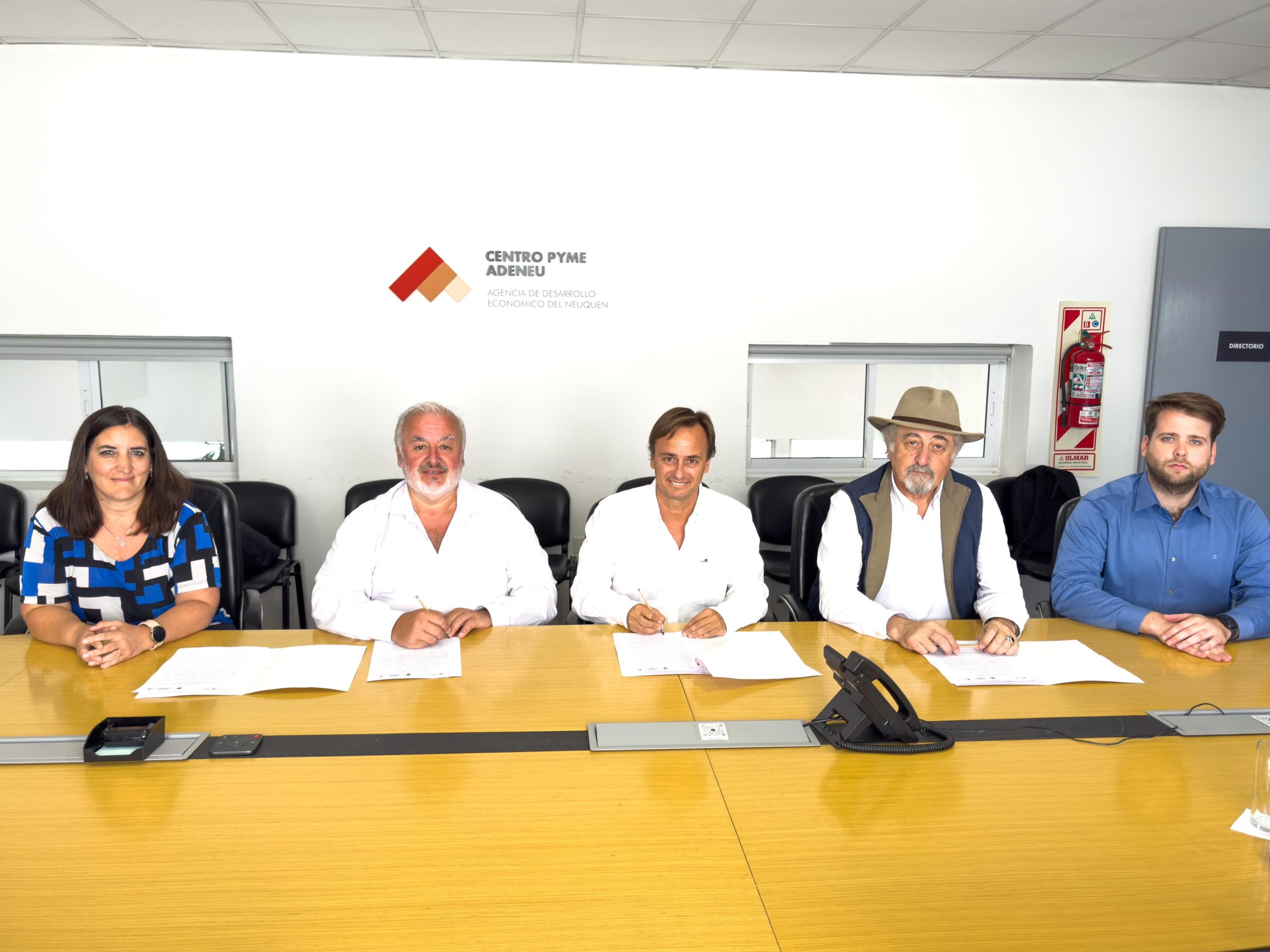 Othar firmó un convenio de cooperación productiva y de integración regional con Neuquén