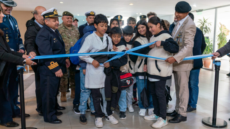 Quedó abierta al público la Muestra Estática de Malvinas en el Centro Cultural