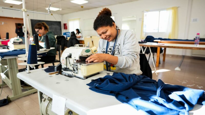 Emprendedoras textiles del Centro de Promoción Laboral se presentan en feria