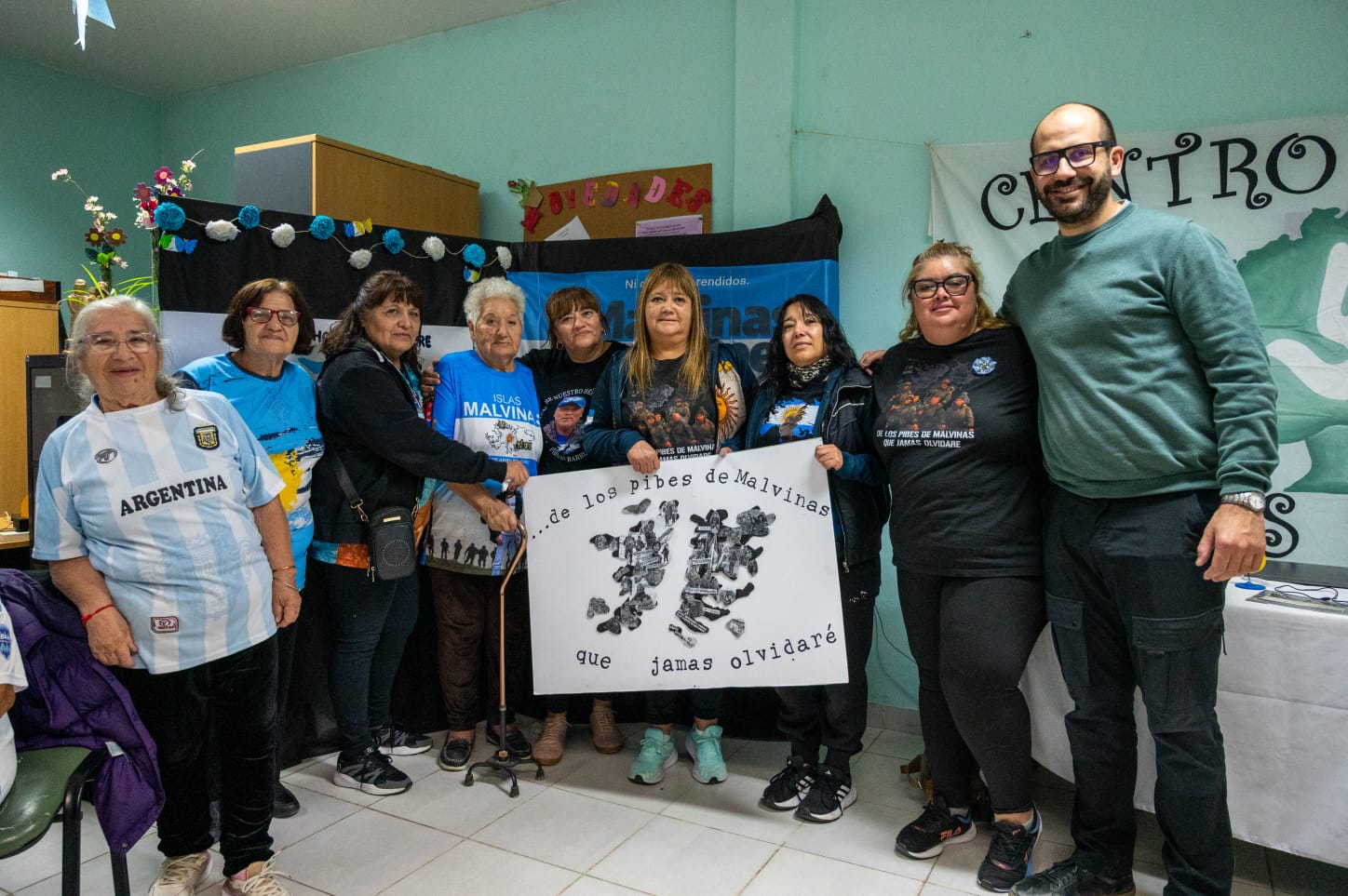 Adultos mayores homenajearon a los Héroes de Malvinas
