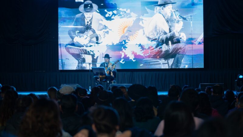 Comodoro vivió una noche llena de emoción en el Festival Celeste y Blanco