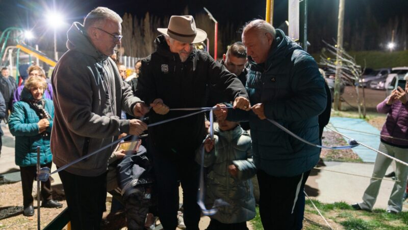Othar acompañó la inauguración de la iluminación del Club Veteranos de Laprida