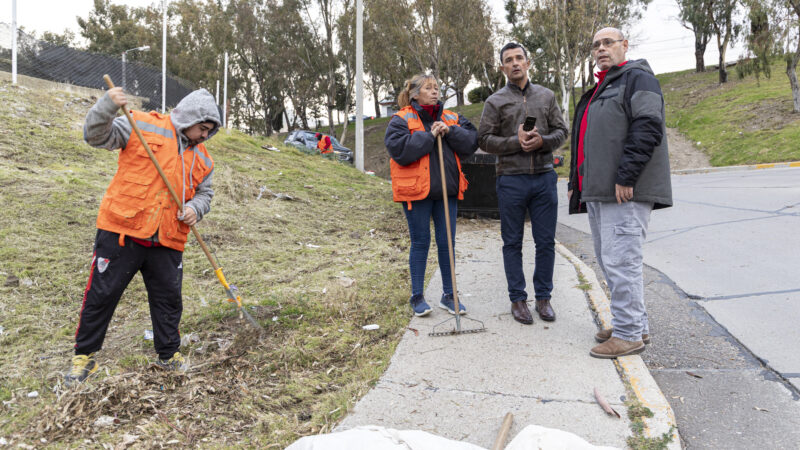 Se refuerzan las tareas de limpieza en espacios públicos de importante tránsito peatonal